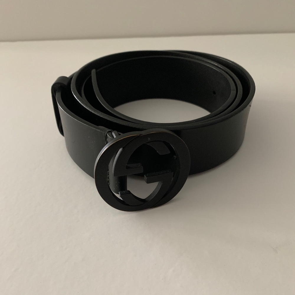 Men’s Black Gucci belt